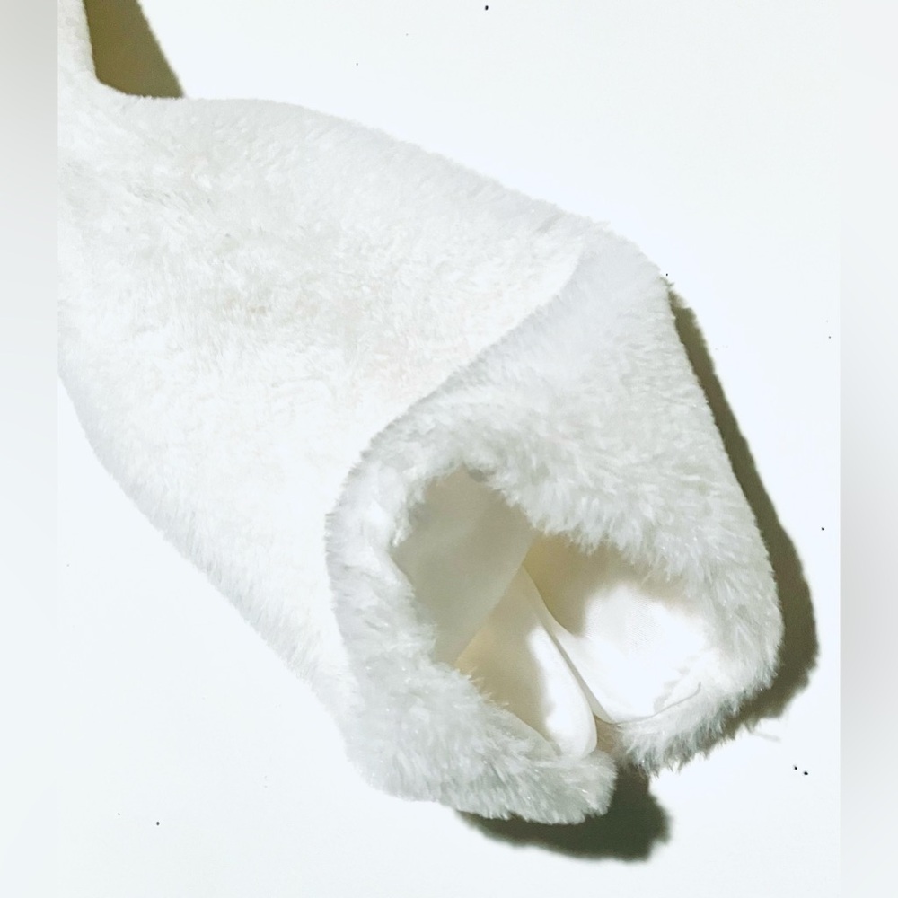 Elegant White Faux Fur Women's Jacket w/ matching scarf - Picture 9 of 16